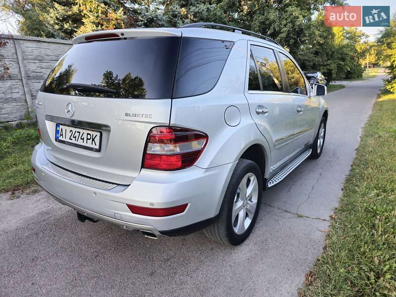 Mercedes-Benz M-Class 2011