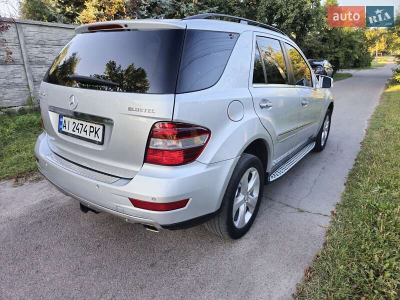 Mercedes-Benz M-Class 2011