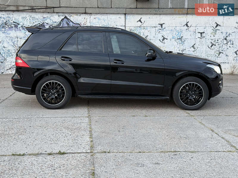 Mercedes-Benz M-Class 2011