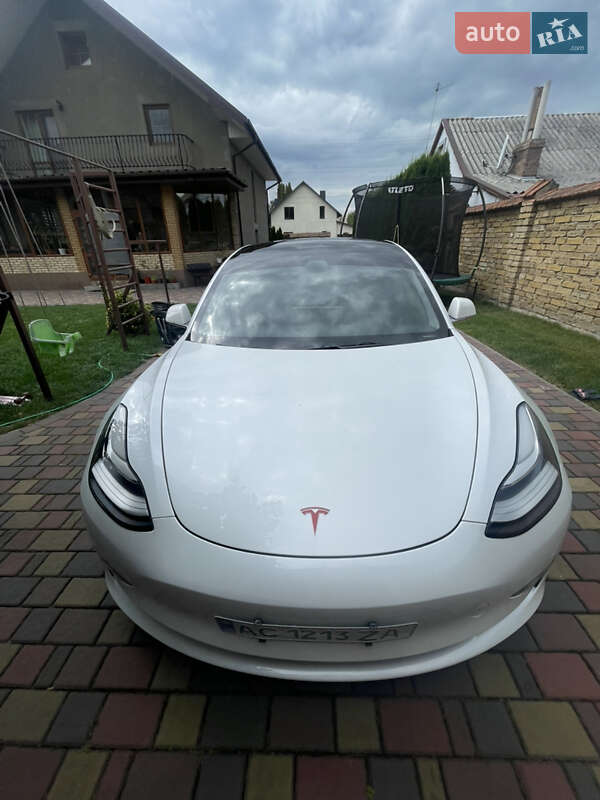 Tesla Model 3 2020