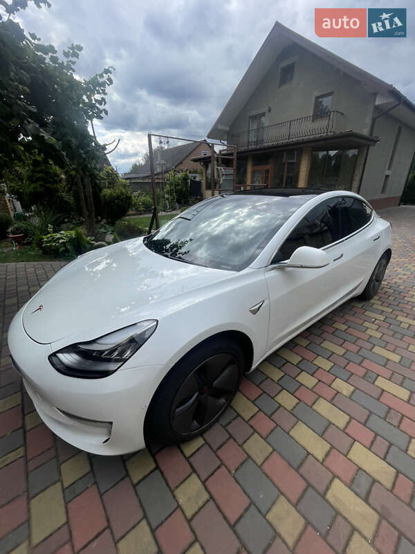 Tesla Model 3 2020