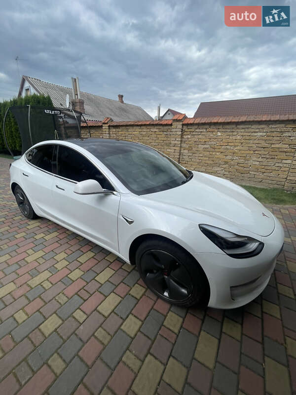 Tesla Model 3 2020