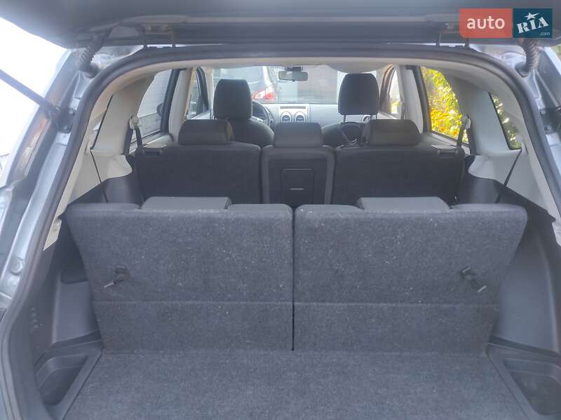 Nissan Qashqai+2 2011