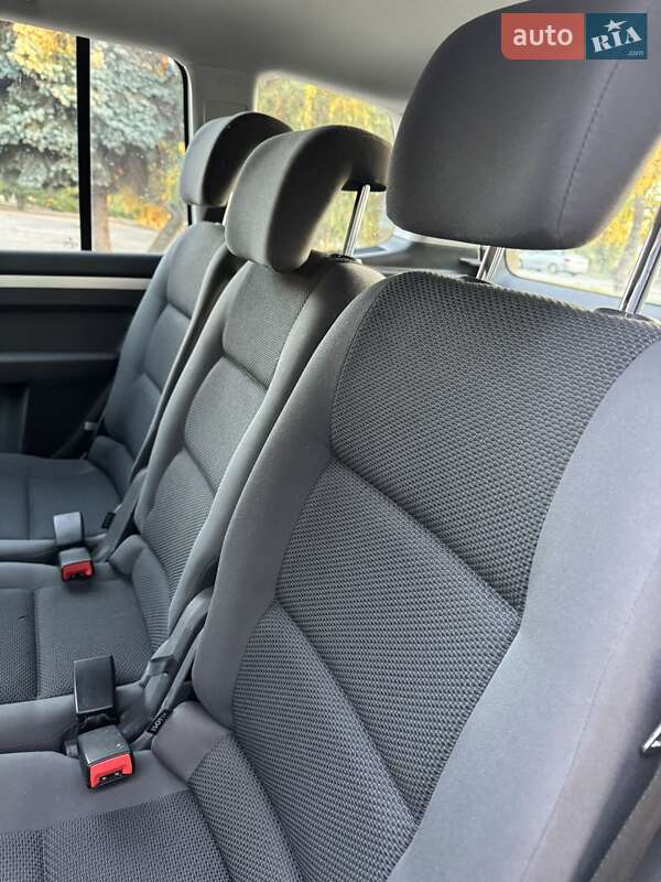 Volkswagen Touran 2011