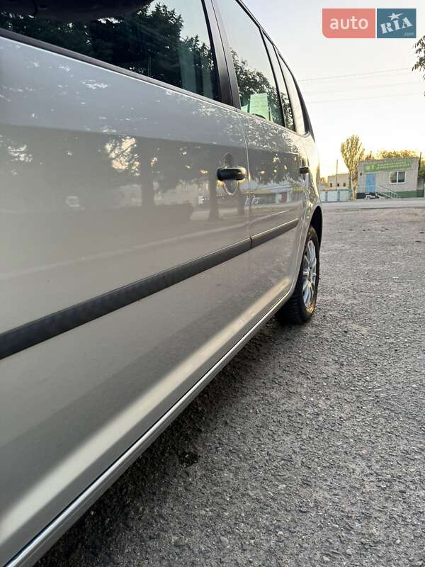 Volkswagen Touran 2011