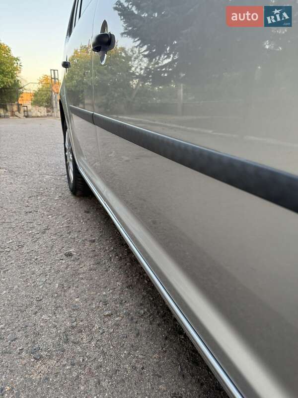 Volkswagen Touran 2011