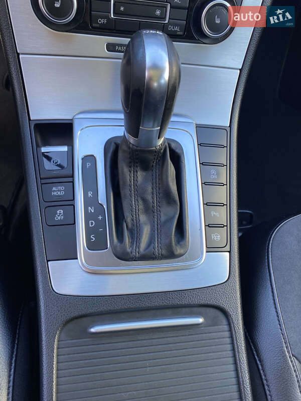 Volkswagen Passat 2011