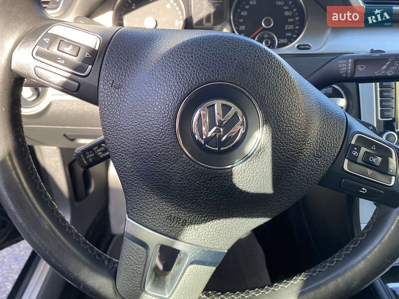 Volkswagen Passat 2011