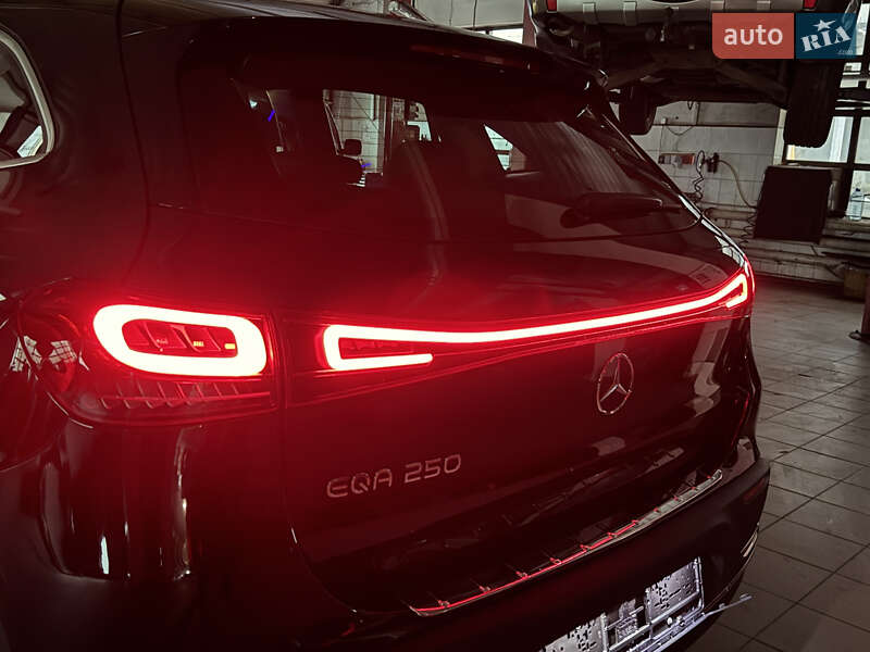 Mercedes-Benz EQA 2021