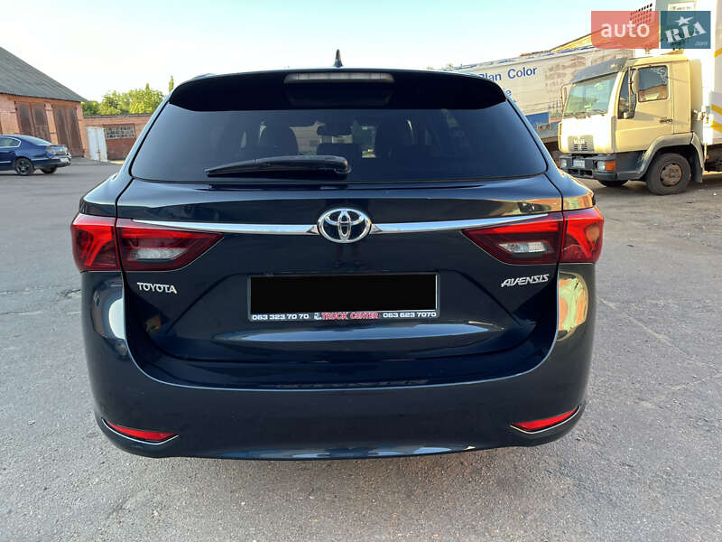 Toyota Avensis 2015