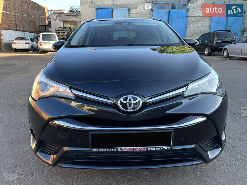 Toyota Avensis 2015