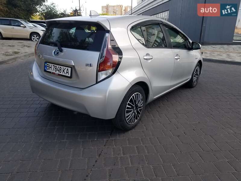 Toyota Prius C 2016