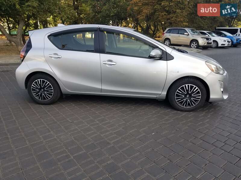Toyota Prius C 2016