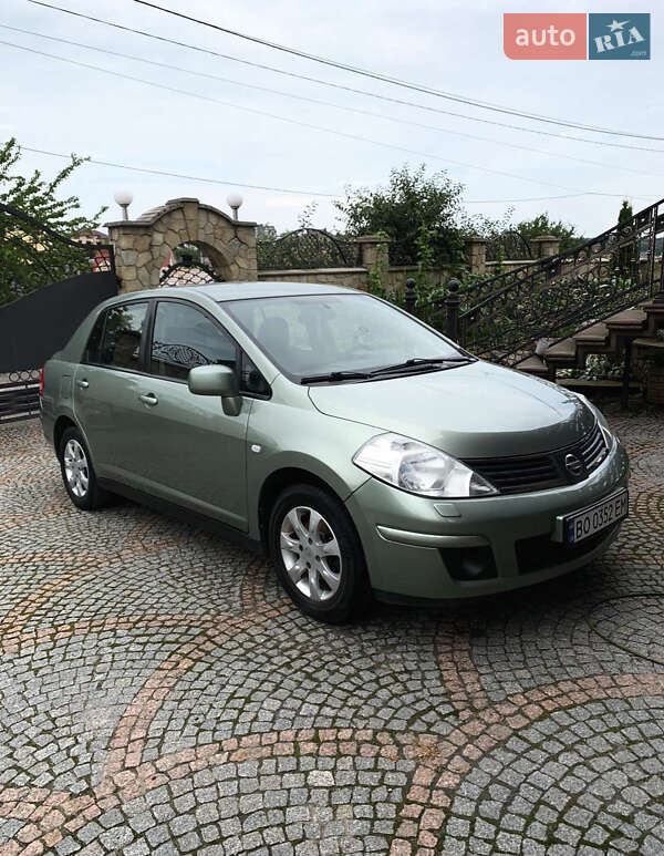 Nissan TIIDA 2008