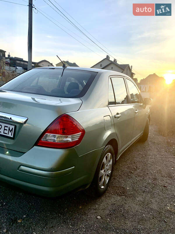Nissan TIIDA 2008