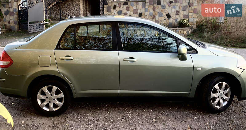 Nissan TIIDA 2008