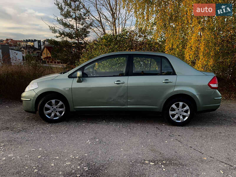 Nissan TIIDA 2008
