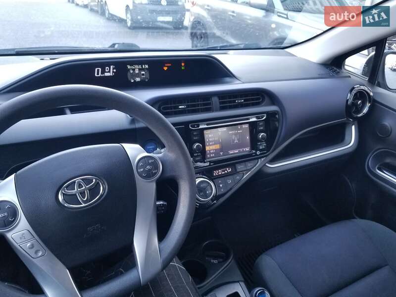 Toyota Prius C 2016