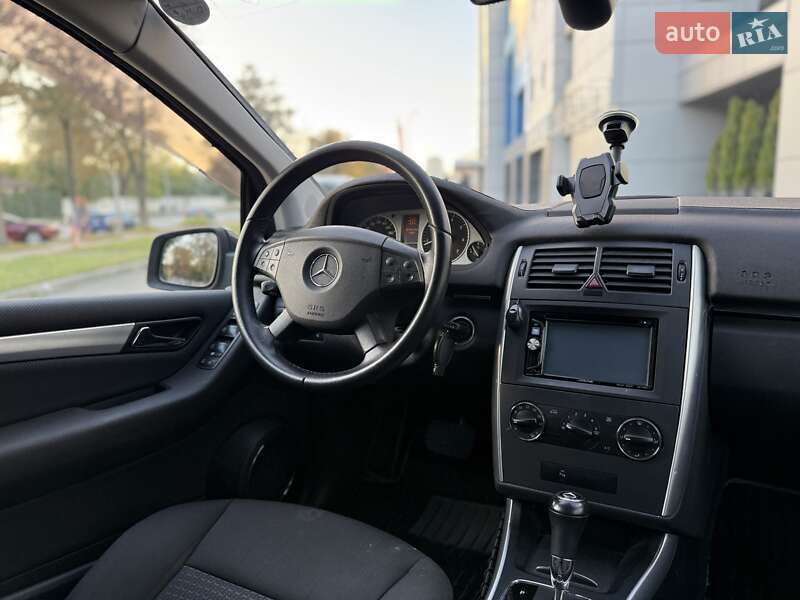 Mercedes-Benz B-Class 2011