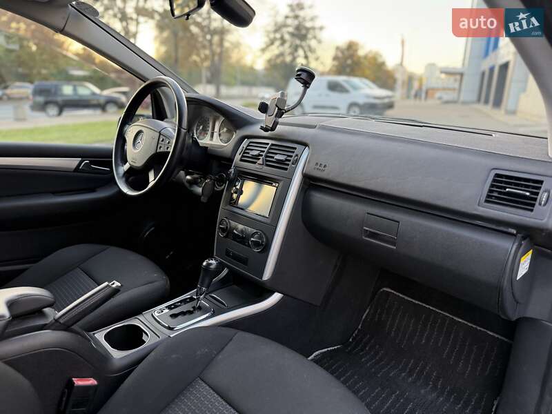 Mercedes-Benz B-Class 2011