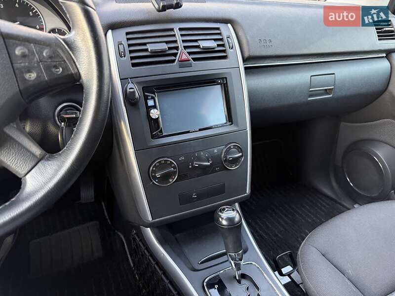 Mercedes-Benz B-Class 2011