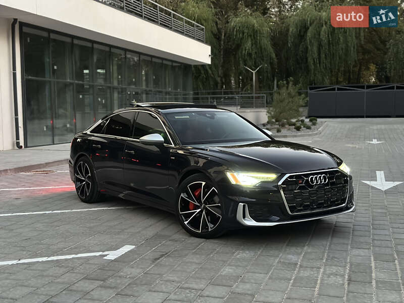 Audi-70