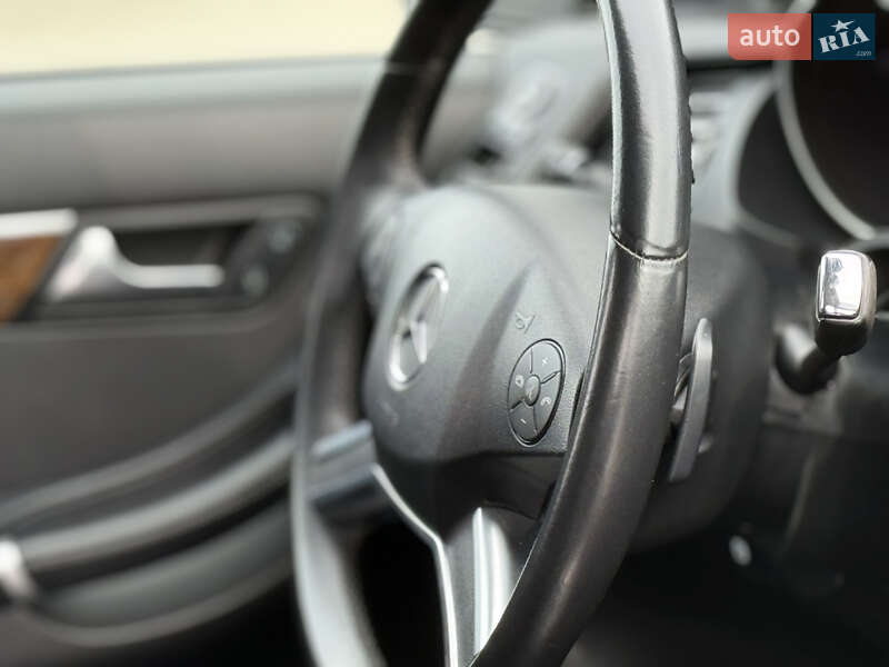 Mercedes-Benz R-Class 2012