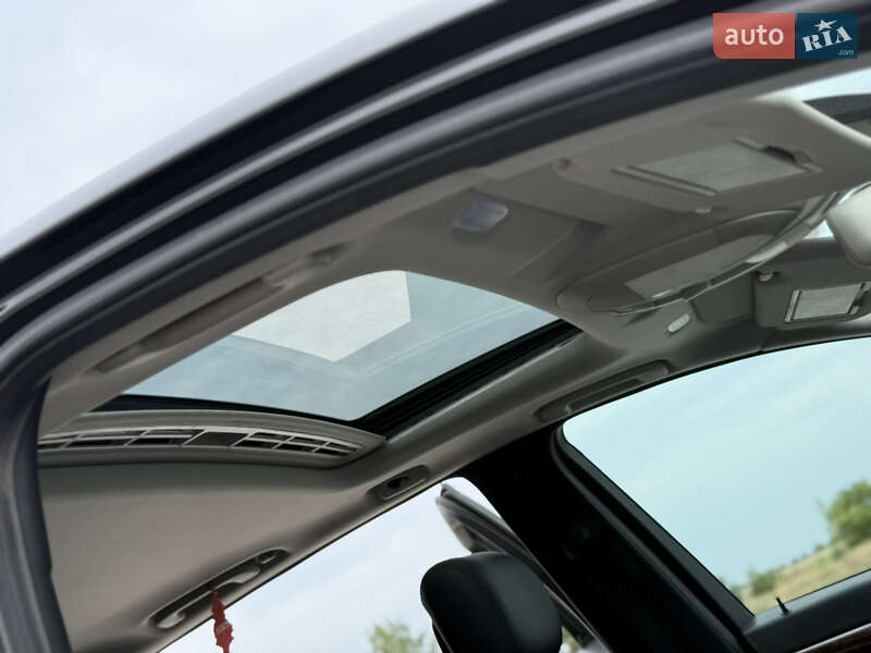 Mercedes-Benz R-Class 2012