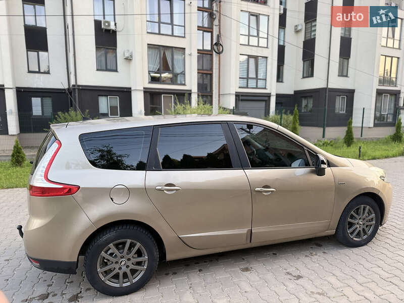 Renault Grand Scenic 2015