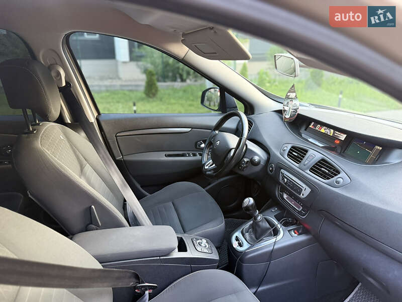 Renault Grand Scenic 2015