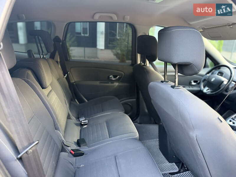 Renault Grand Scenic 2015