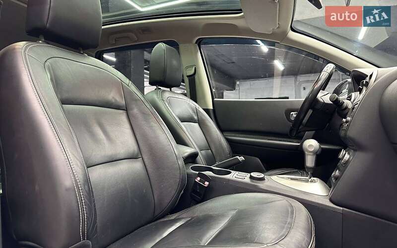 Nissan Qashqai+2 2010