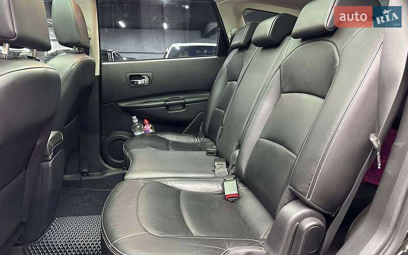 Nissan Qashqai+2 2010