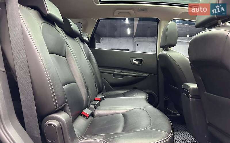 Nissan Qashqai+2 2010