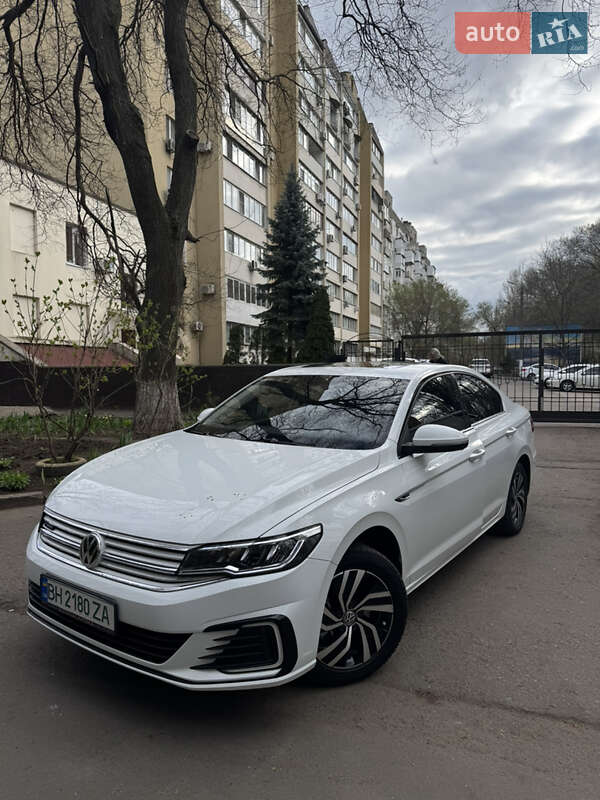 Volkswagen e-Bora 2020