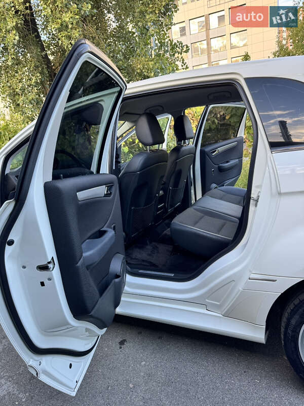 Mercedes-Benz B-Class 2010