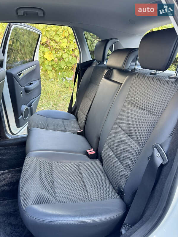 Mercedes-Benz B-Class 2010