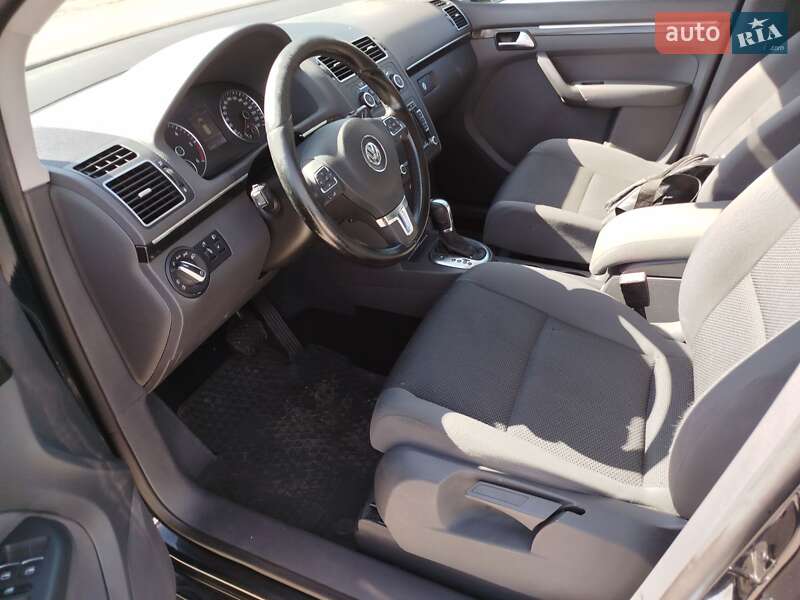 Volkswagen Touran 2011