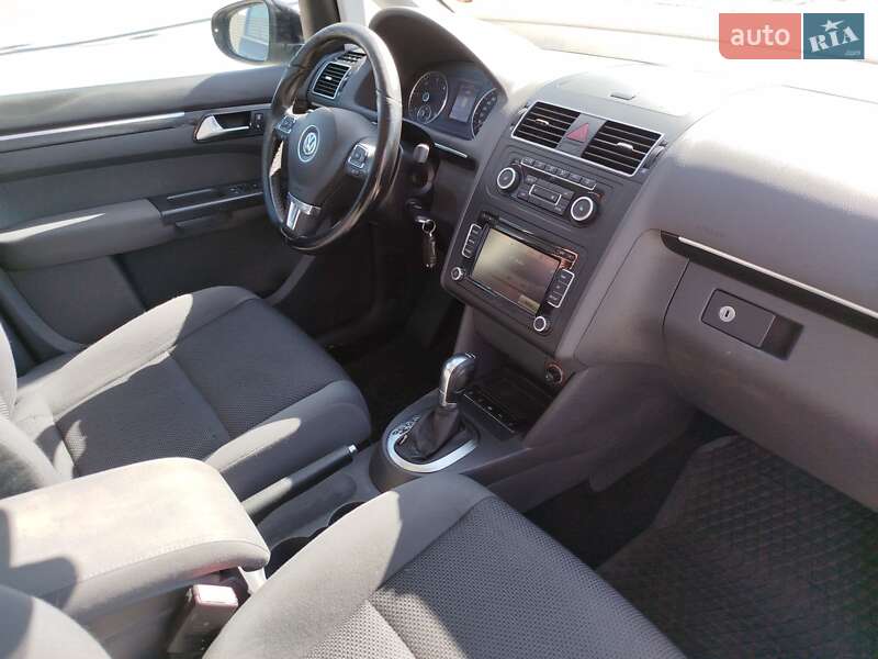 Volkswagen Touran 2011