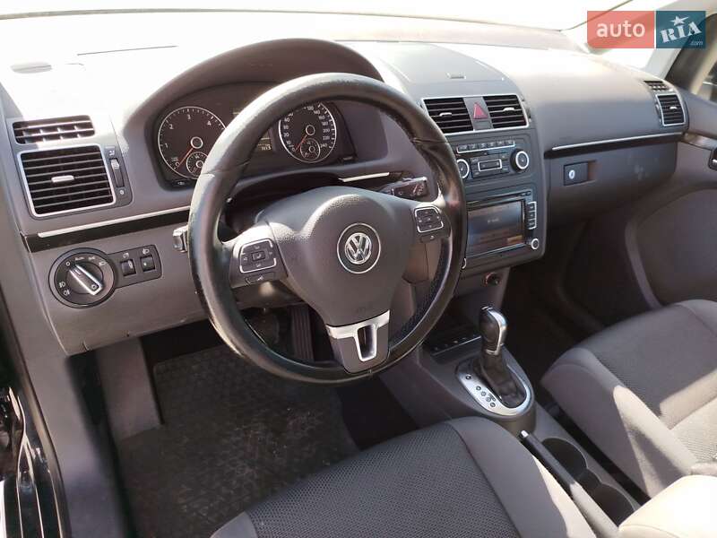 Volkswagen Touran 2011