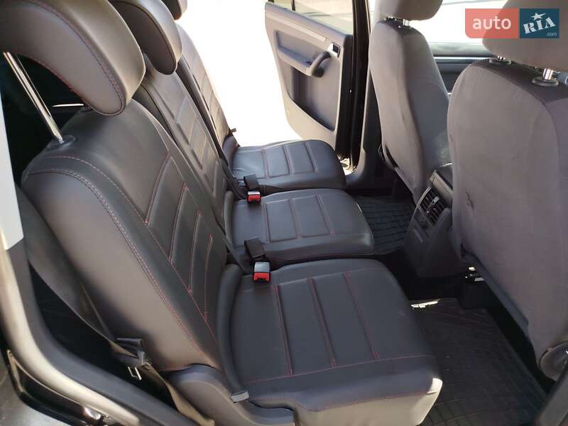 Volkswagen Touran 2011