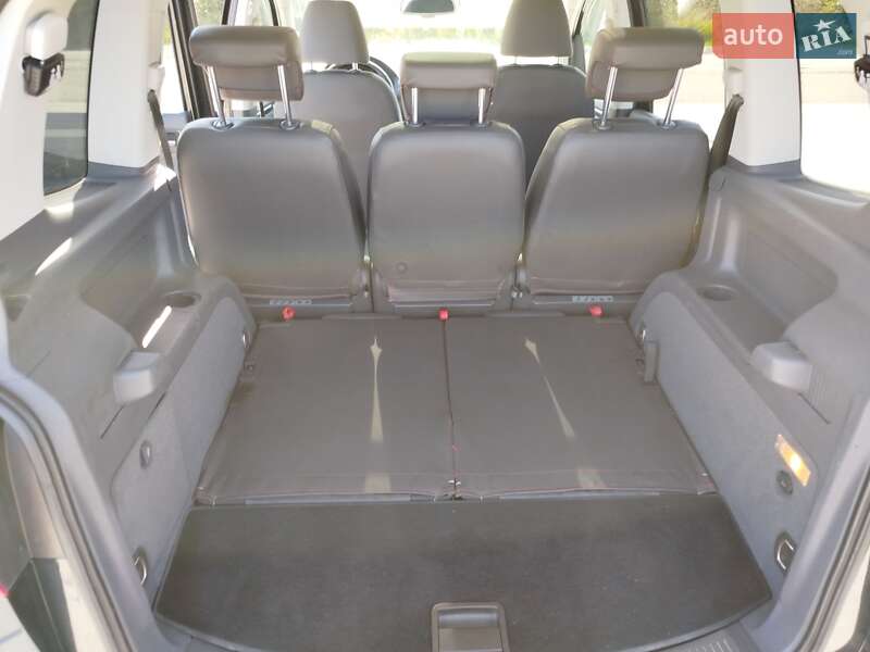 Volkswagen Touran 2011