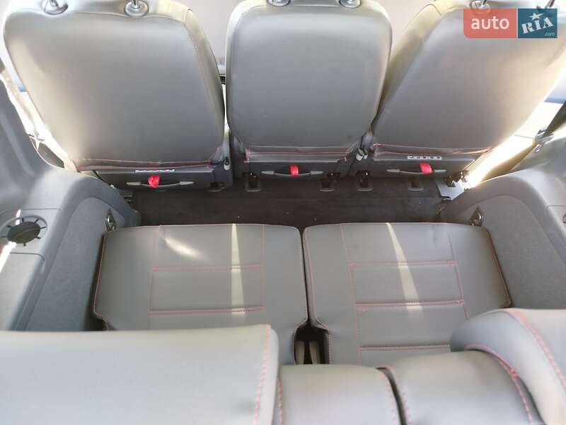 Volkswagen Touran 2011