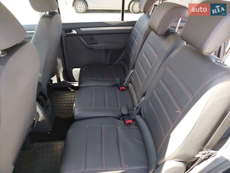 Volkswagen Touran 2011