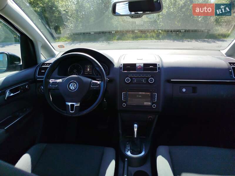 Volkswagen Touran 2011