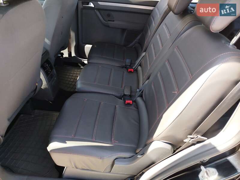 Volkswagen Touran 2011