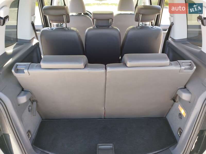 Volkswagen Touran 2011