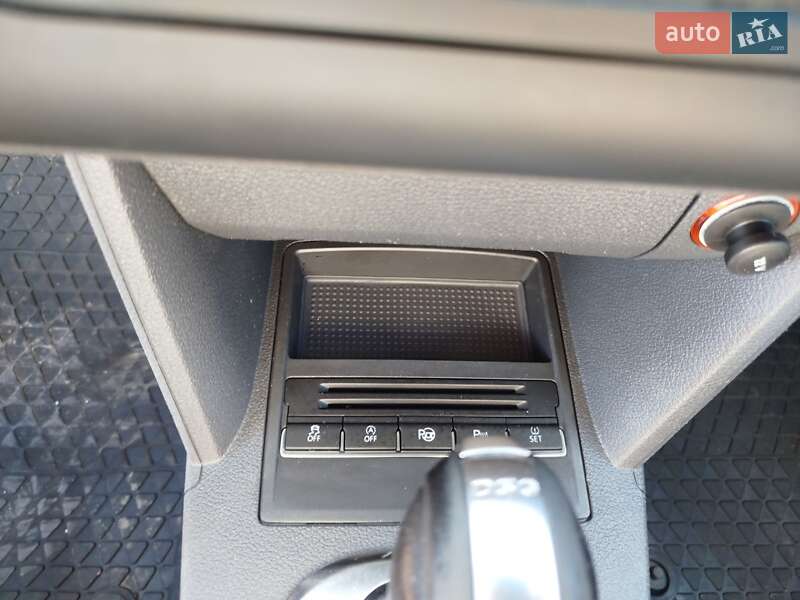 Volkswagen Touran 2011