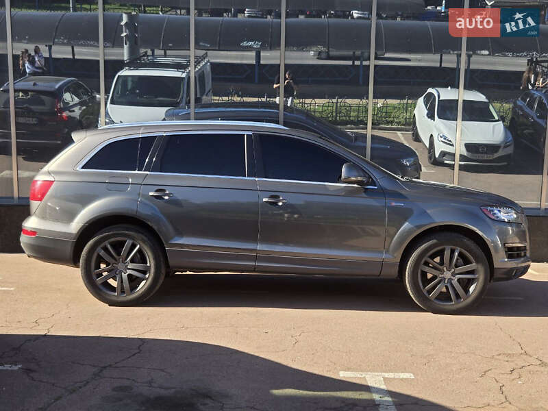 Audi-8