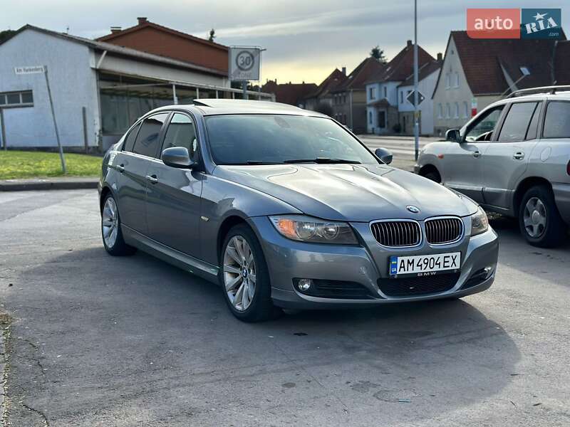 BMW 3 Series 2011